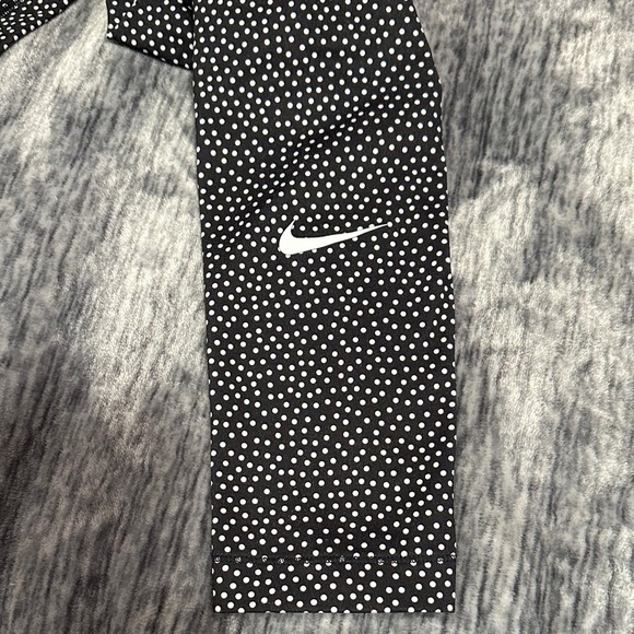Nike Women’s Black and White Dotted Leggings. Fleece lined for running. EUC - Picture 3 of 12